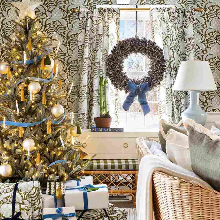 christmas decorating ideas for living room​